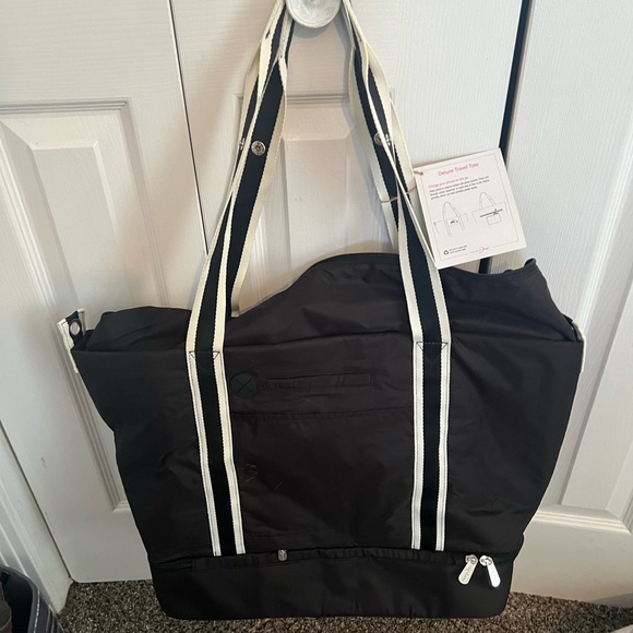 Thirty-One Black Deluxe Travel Tote - Picture 2 of 4